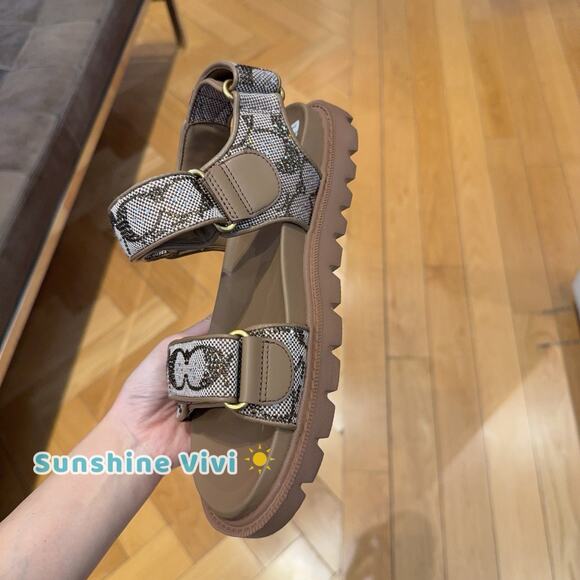 NEW COACH Women Brynn Sandal Crystal Signature Jacquard Tan  NEW COACH Women\'s Brynn SandalIn Crystal Signature Jacquard Tan CEF38 us7